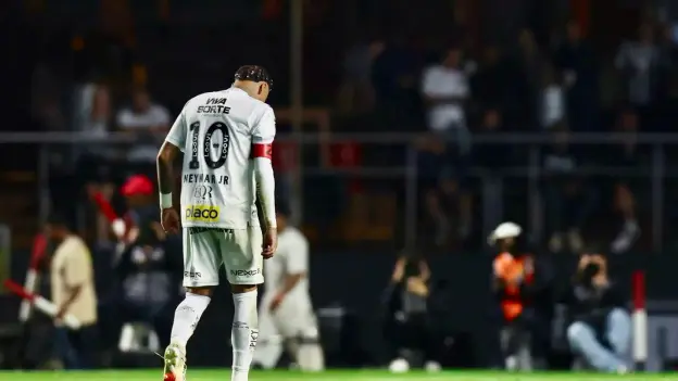 لم يتحمل زلزال فاسكو .. برشلوني سابق يتسبب في بكاء نيمار بأكبر خسارة في تاريخه مع سانتوس!
