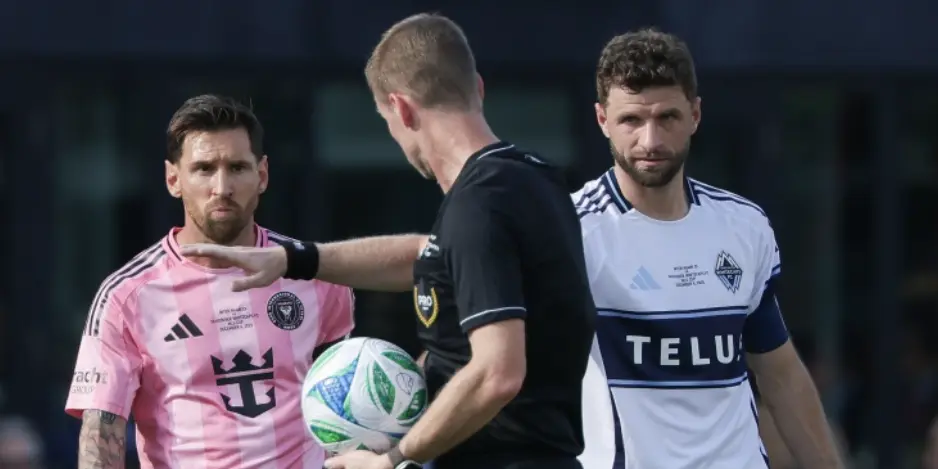 Thomas Müller: Cristiano Ronaldo Is a Pure Goalscorer While Messi Can Do Everything
